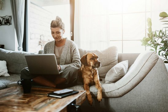 home-office-menschen-wohnung-arbeiten-05